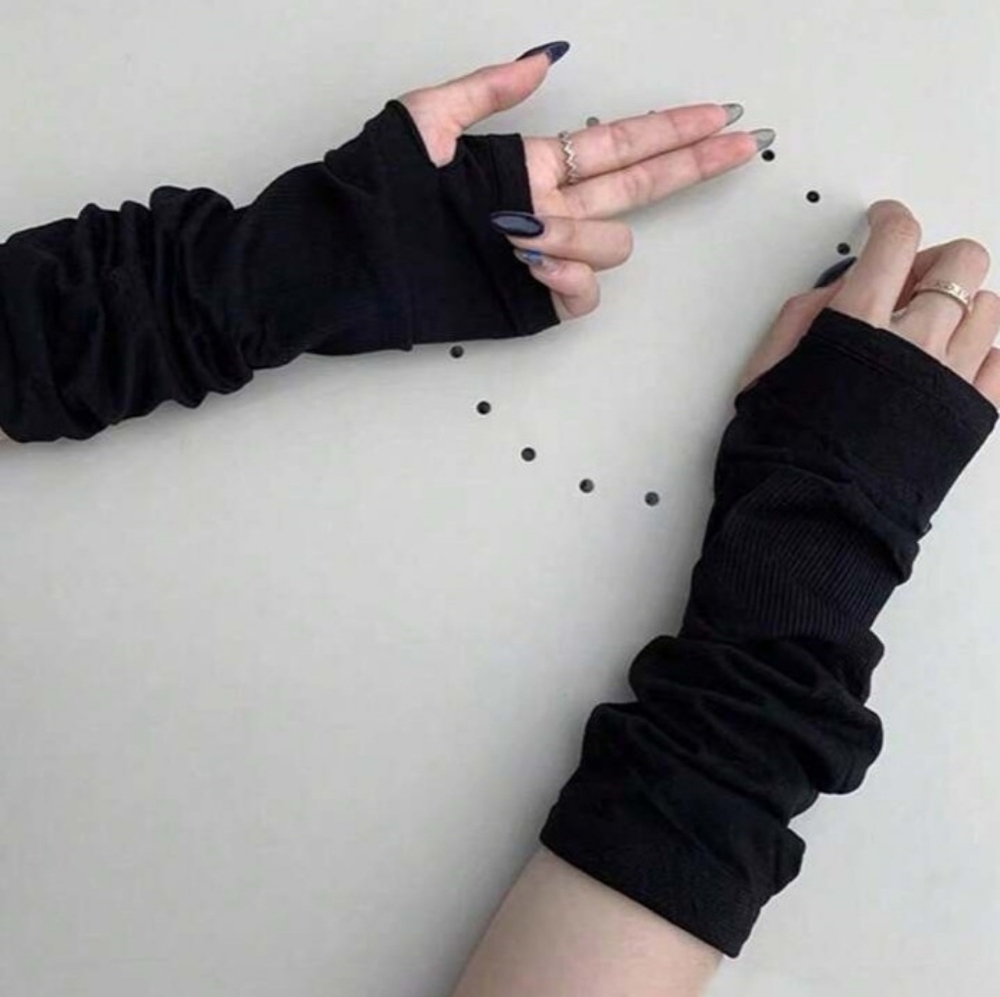 Black Knit Arm Warmers With Thumbhole